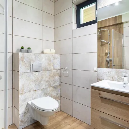 Tu I Teraz 木屋 什恰夫尼察